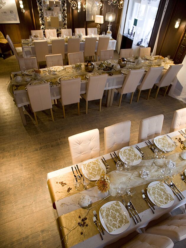 Gutshaus festliche Tafel Dekoration gold